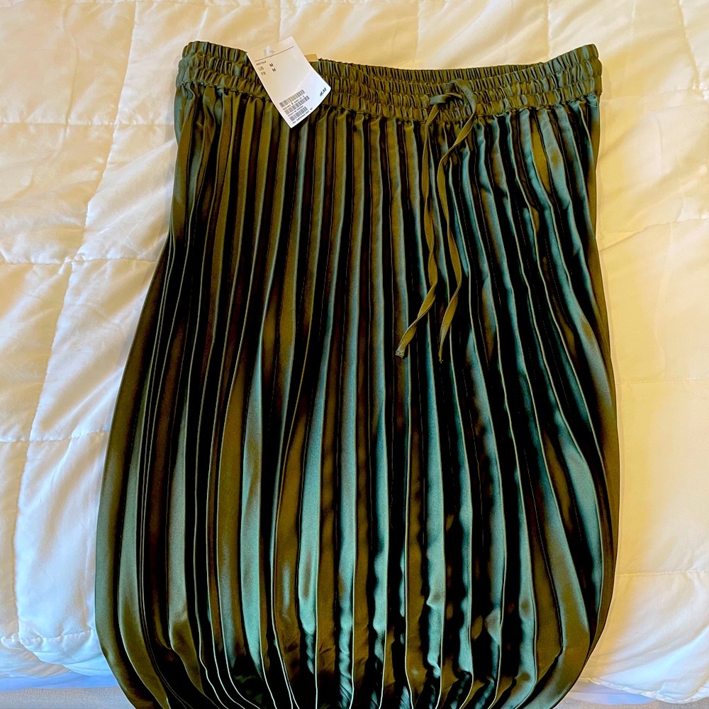 H&M pleated midi skirt